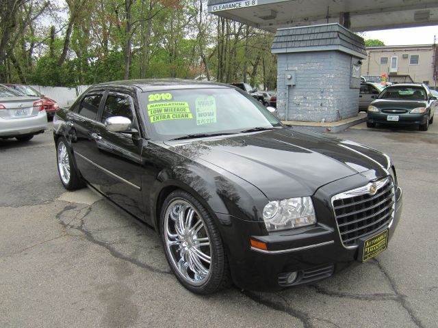 2010 Chrysler 300 LS Flex Fuel 4x4 This Is One Of Our Best Bargains