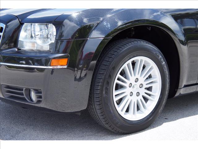 2010 Chrysler 300 4WD 4-cyl. EX-L