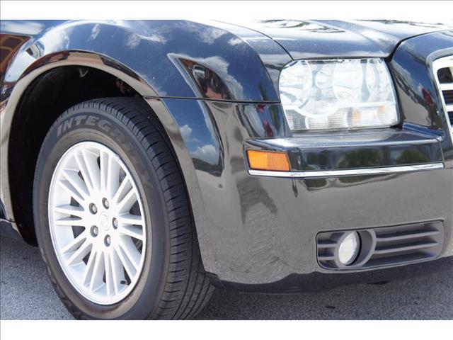 2010 Chrysler 300 4WD 4-cyl. EX-L