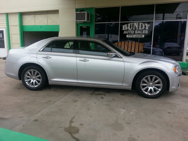 2012 Chrysler 300 SLT 25