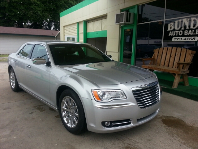 2012 Chrysler 300 SLT 25
