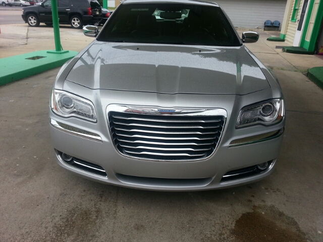 2012 Chrysler 300 SLT 25