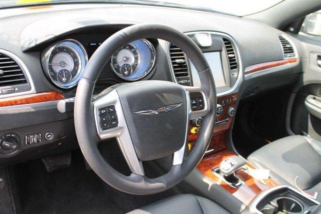 2012 Chrysler 300 4dr Sdn GXE Auto