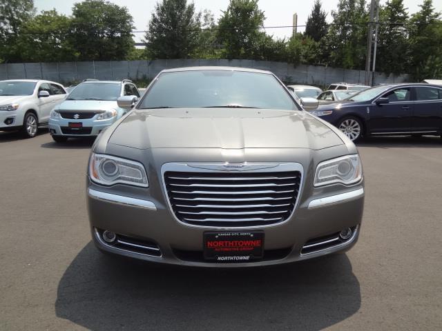 2012 Chrysler 300 SLT 25
