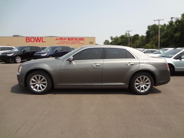 2012 Chrysler 300 SLT 25