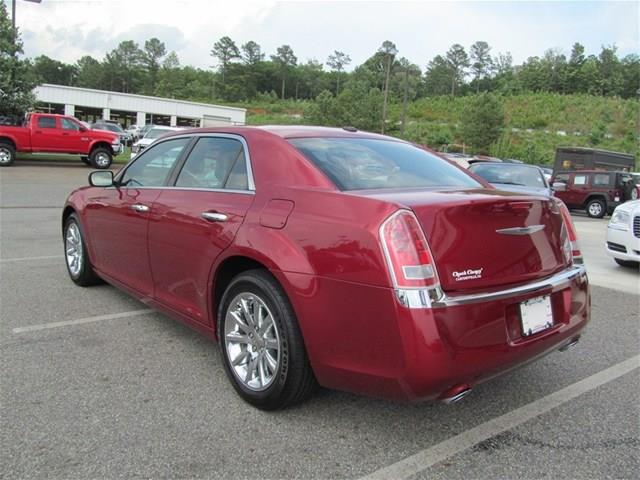 2012 Chrysler 300 SLT 25