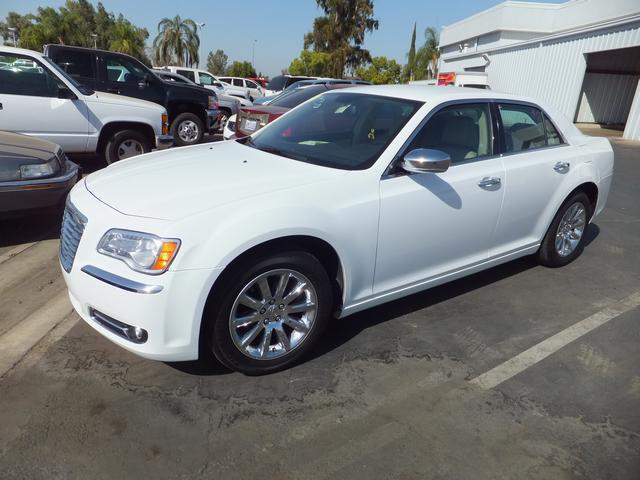 2012 Chrysler 300 SLT 25