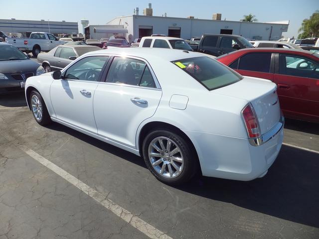 2012 Chrysler 300 SLT 25