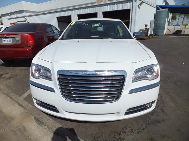2012 Chrysler 300 SLT 25