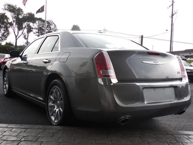 2012 Chrysler 300 SLT 25