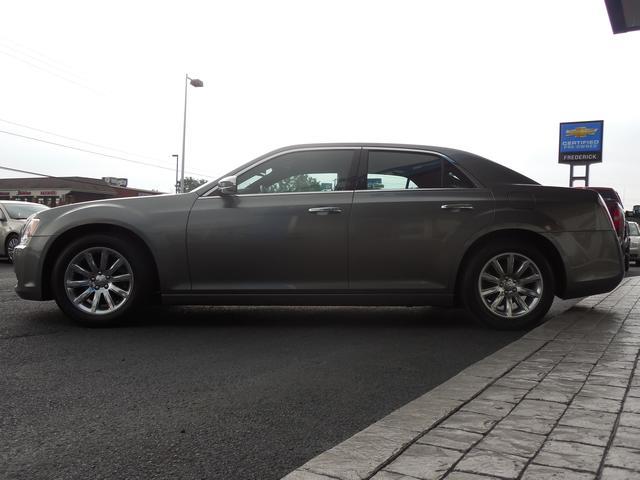 2012 Chrysler 300 SLT 25