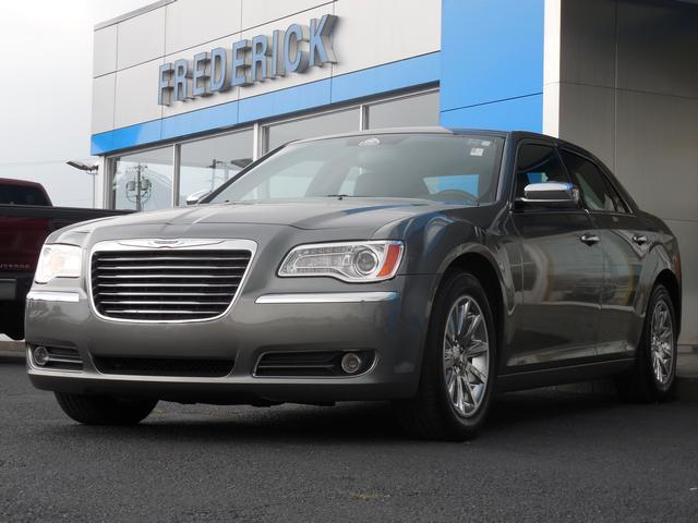 2012 Chrysler 300 SLT 25