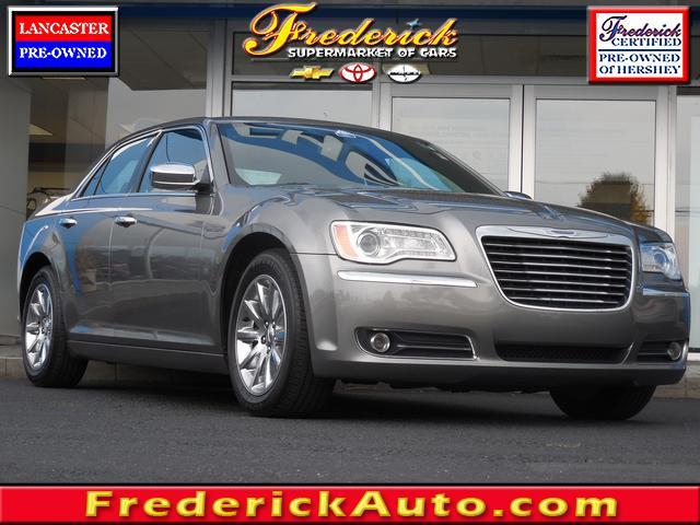 2012 Chrysler 300 SLT 25