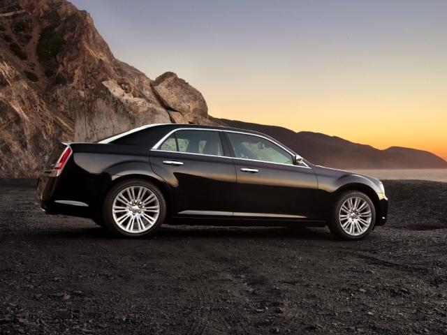 2012 Chrysler 300 SLT 25