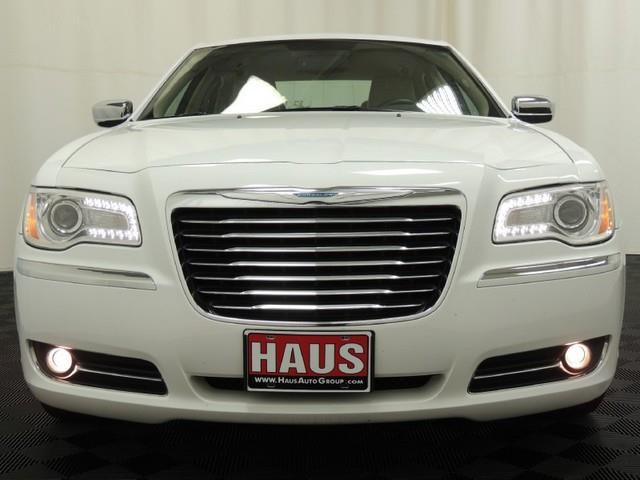 2012 Chrysler 300 SLT 25