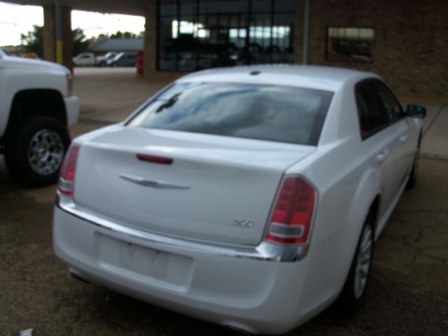 2013 Chrysler 300 5.6S