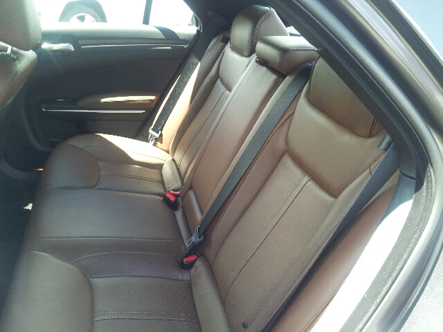 2013 Chrysler 300 2006 Nissan X