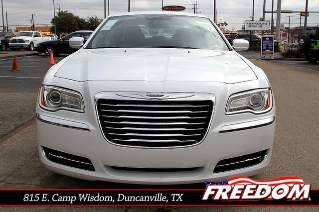2013 Chrysler 300 Unknown