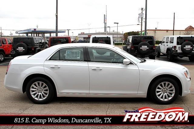 2013 Chrysler 300 Unknown