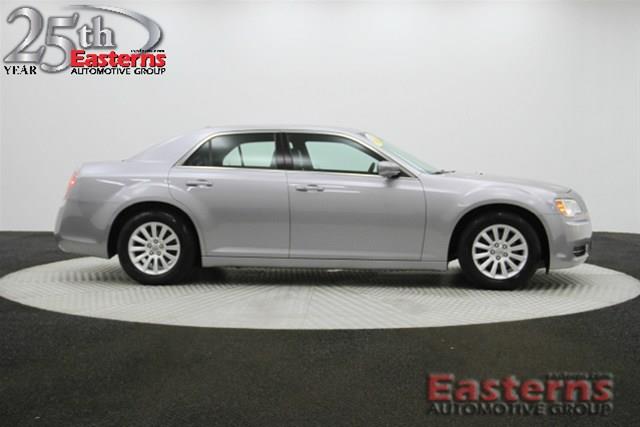 2013 Chrysler 300 Technology