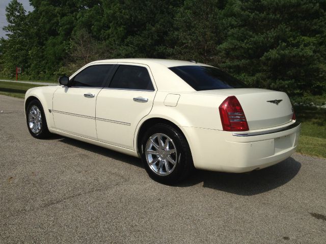 2005 Chrysler 300C Regular Cab