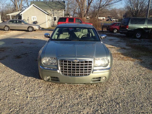 2005 Chrysler 300C Regular Cab