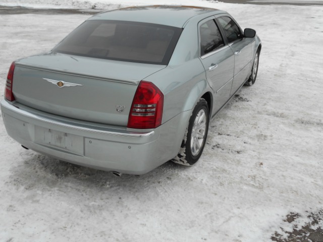 2005 Chrysler 300C Unknown