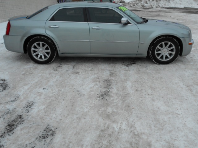 2005 Chrysler 300C Unknown