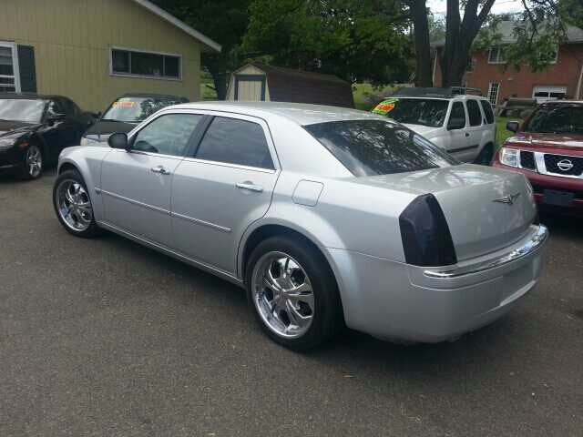 2005 Chrysler 300C Base