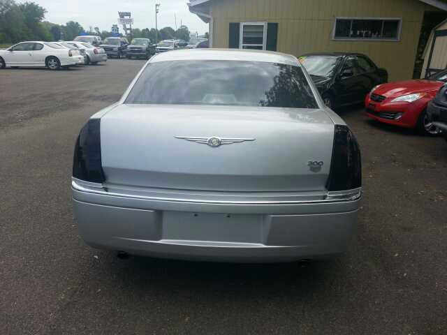 2005 Chrysler 300C Base