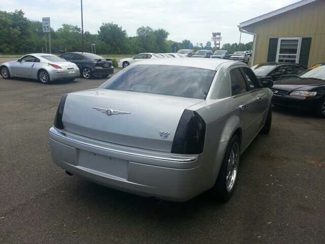 2005 Chrysler 300C Base