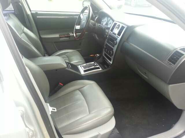 2005 Chrysler 300C Base