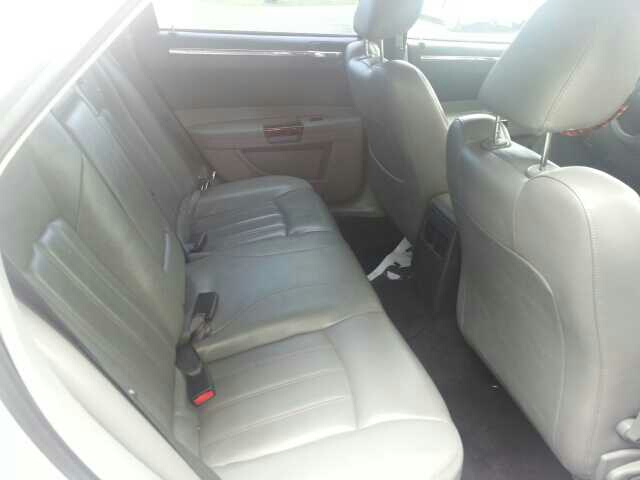 2005 Chrysler 300C Base