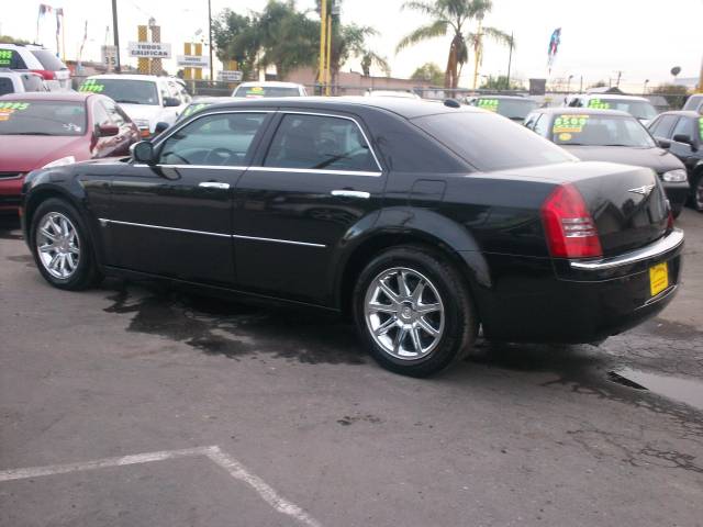 2005 Chrysler 300C Unknown
