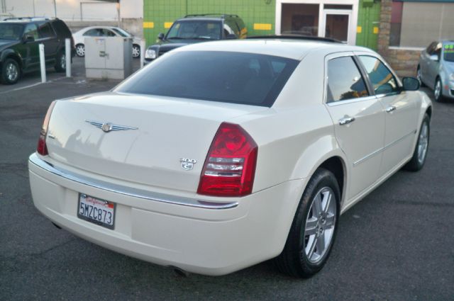 2005 Chrysler 300C EX - DUAL Power Doors