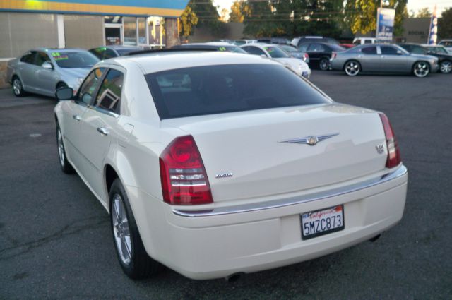 2005 Chrysler 300C EX - DUAL Power Doors