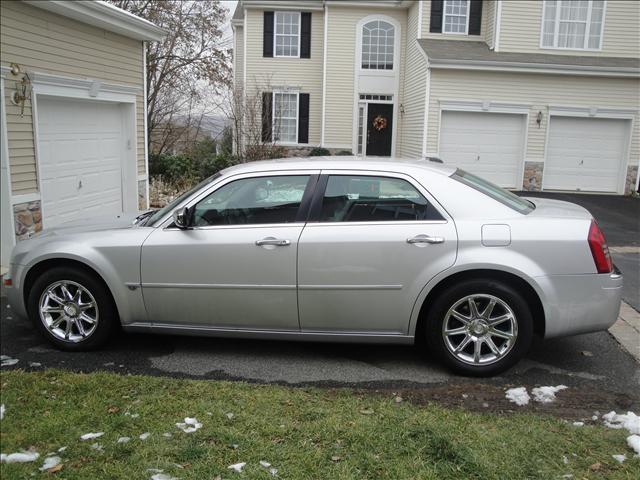 2005 Chrysler 300C Unknown