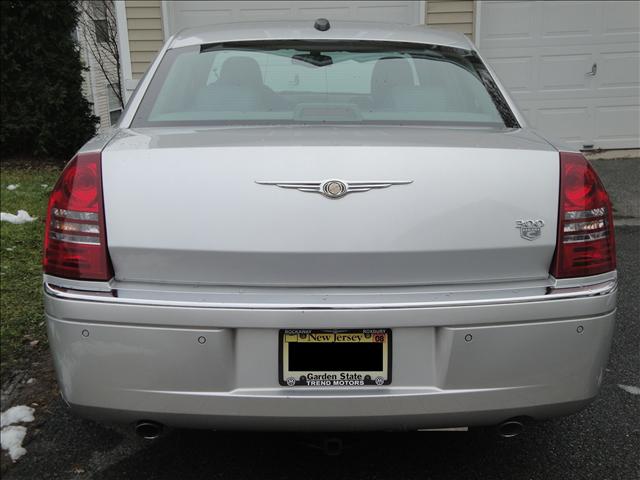 2005 Chrysler 300C Unknown