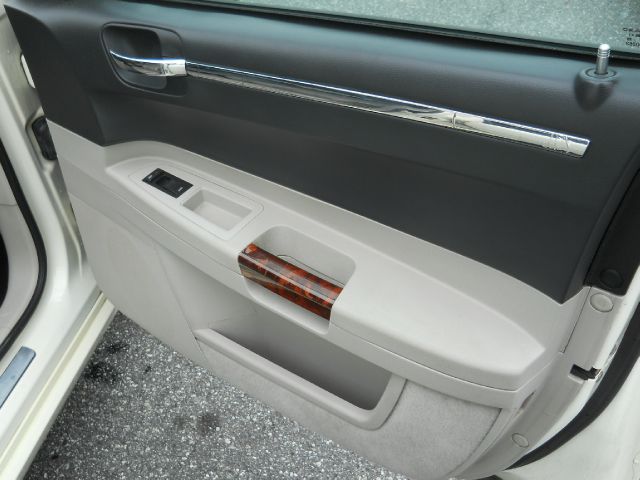 2005 Chrysler 300C Regular Cab