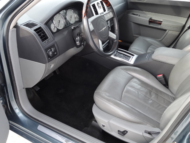 2005 Chrysler 300C Regular Cab