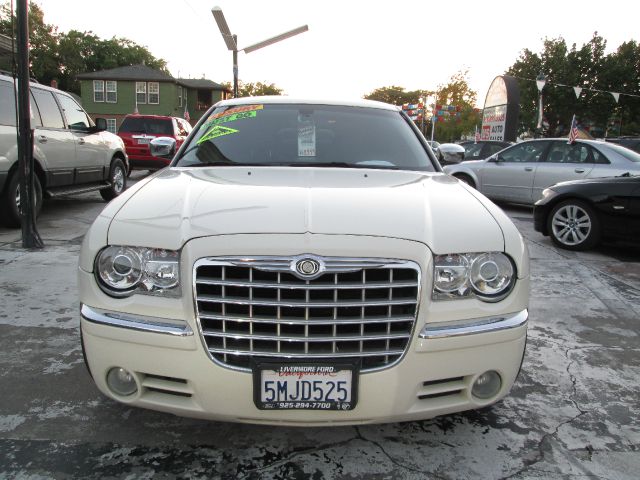 2005 Chrysler 300C Regular Cab