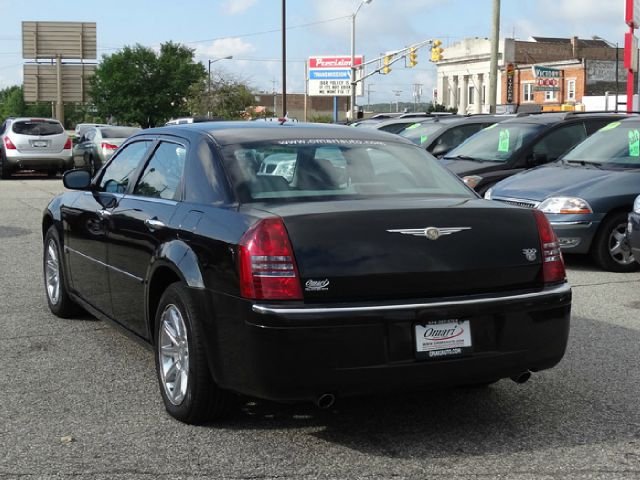 2005 Chrysler 300C Regular Cab