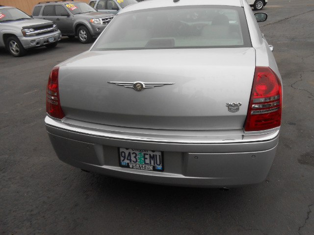 2005 Chrysler 300C Regular Cab
