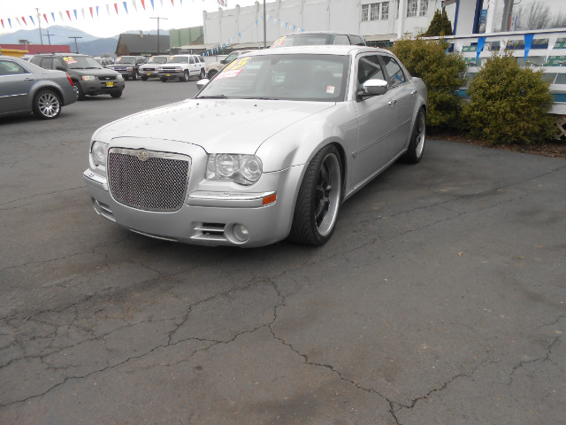 2005 Chrysler 300C Regular Cab