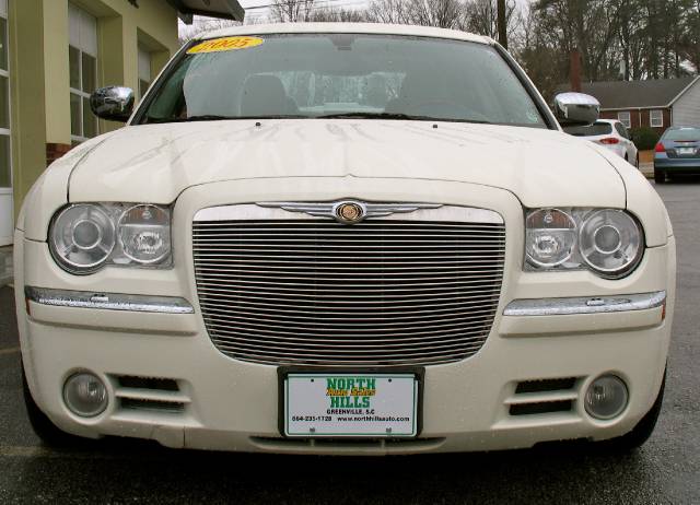 2005 Chrysler 300C 4x4 XLT