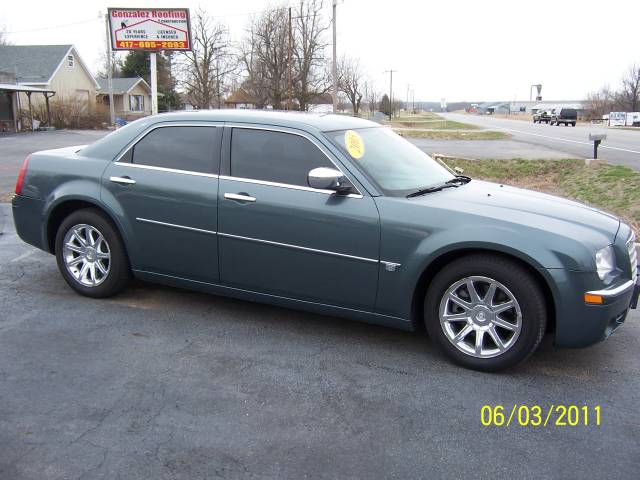 2005 Chrysler 300C Base