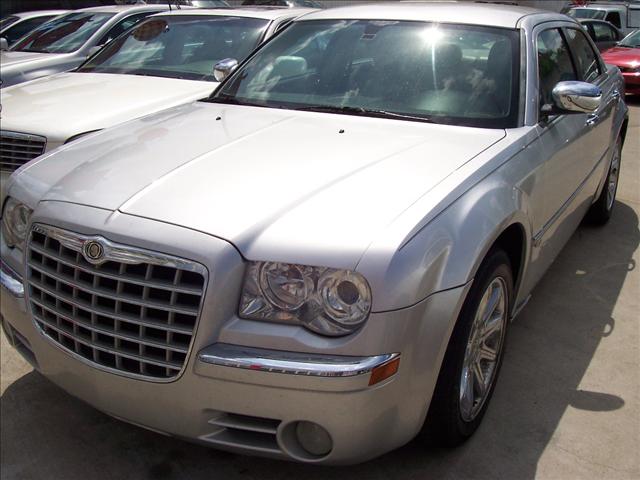 2005 Chrysler 300C Base