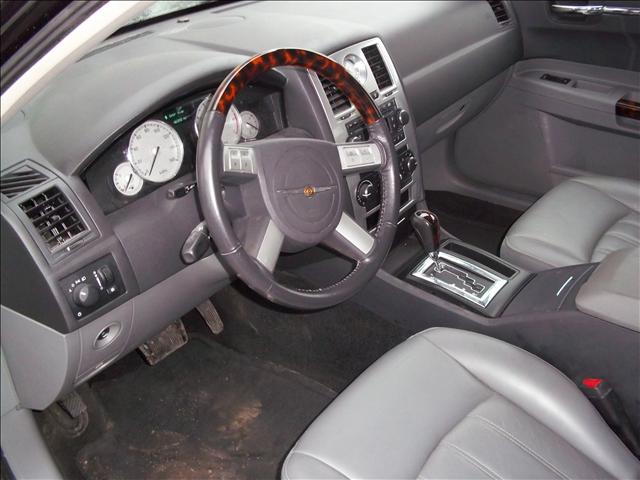 2005 Chrysler 300C Base