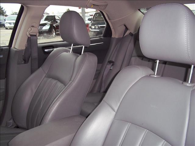 2005 Chrysler 300C Base