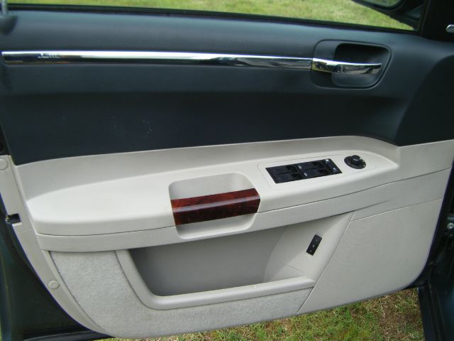 2005 Chrysler 300C Regular Cab